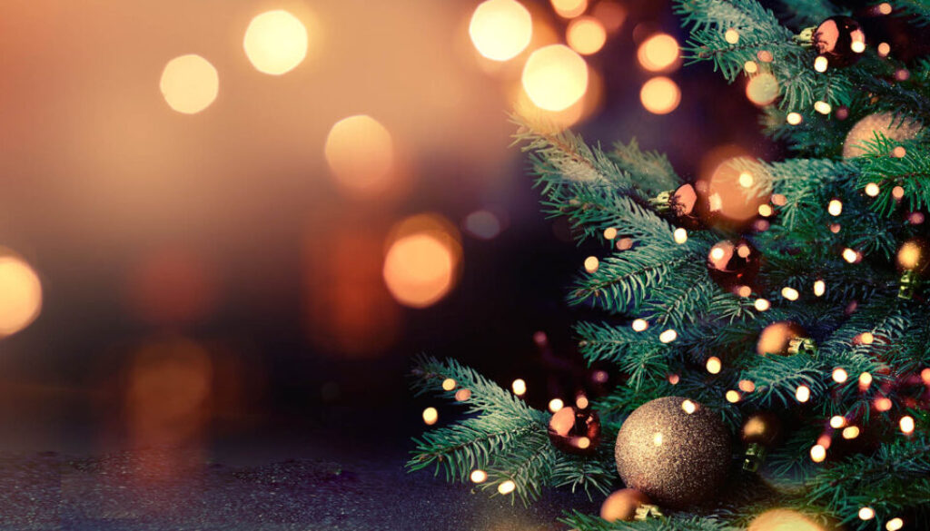 Decorated,Christmas,Tree,On,Blurred,Background.