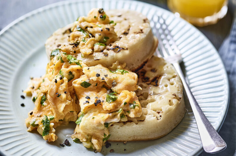 Crumpets with Cheesy Scrambled Egg